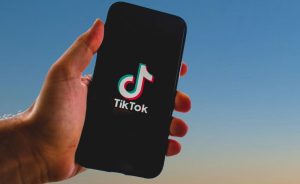 TikTok dan Musik: Bagaimana Aplikasi Media Sosial Mempengaruhi Tren Musik di Indonesia